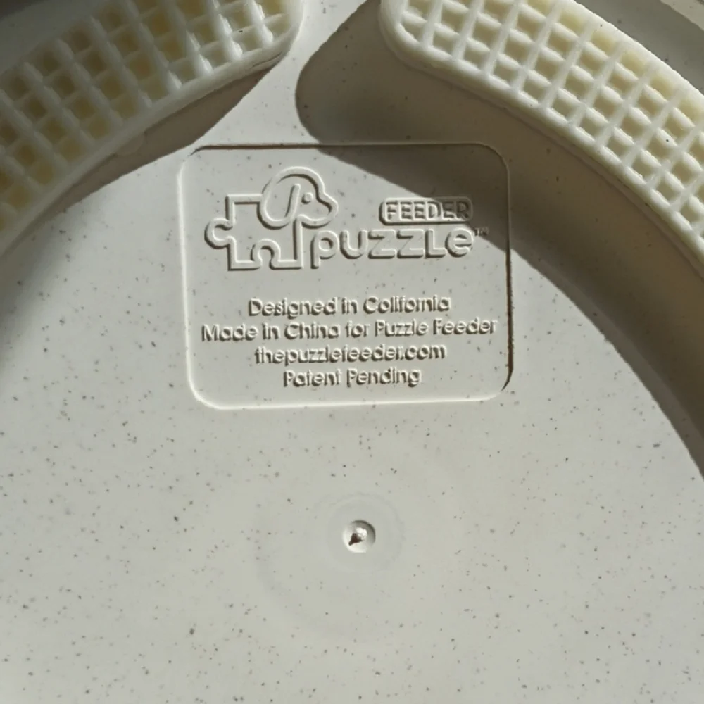 White and Green Alligator Puzzle Dog Feeder